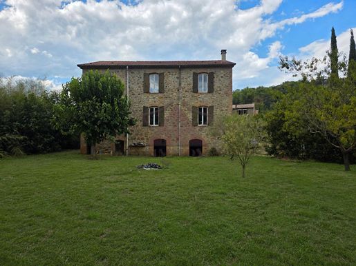 Maison 11 pièces 210 m² · à Meyrannes · 210 m² · 210 000 €