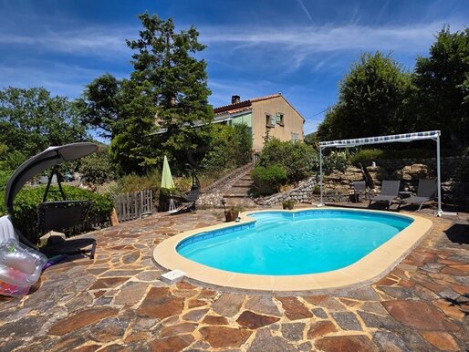 Maison 6 pièces 157 m² · à Courry · 157 m² · 390 000 €