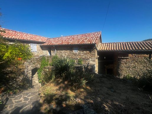Maison 6 pièces 137 m² · à Peyremale · 137 m² · 195 000 €