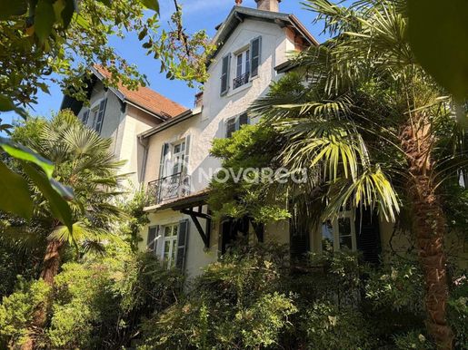 Maison 11 pièces 259 m² · à Pau · 259 m² · 678 000 €