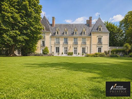 Maison 20 pièces 900 m² · à Tours · 900 m² · 2 055 000 €