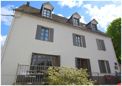 Maison 170 m² · à Saint-Sauves-d'Auvergne · 170 m² · 159 000 €