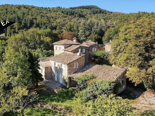 Maison 12 pièces 300 m² · à Saint-Étienne-de-Boulogne · 300 m² · 300 000 €