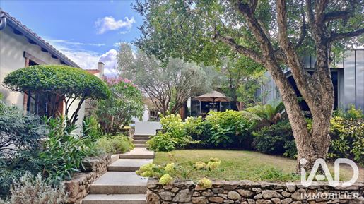 5 pièces 242 m² · à Les Achards · 242 m² · 649 900 €
