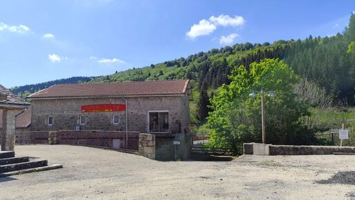 Maison 8 pièces 245 m² · à Cros-de-Géorand · 245 m² · 207 000 €