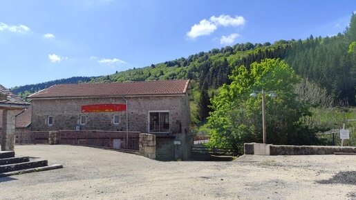 Maison 8 pièces 245 m² · à Cros-de-Géorand · 245 m² · 207 000 €