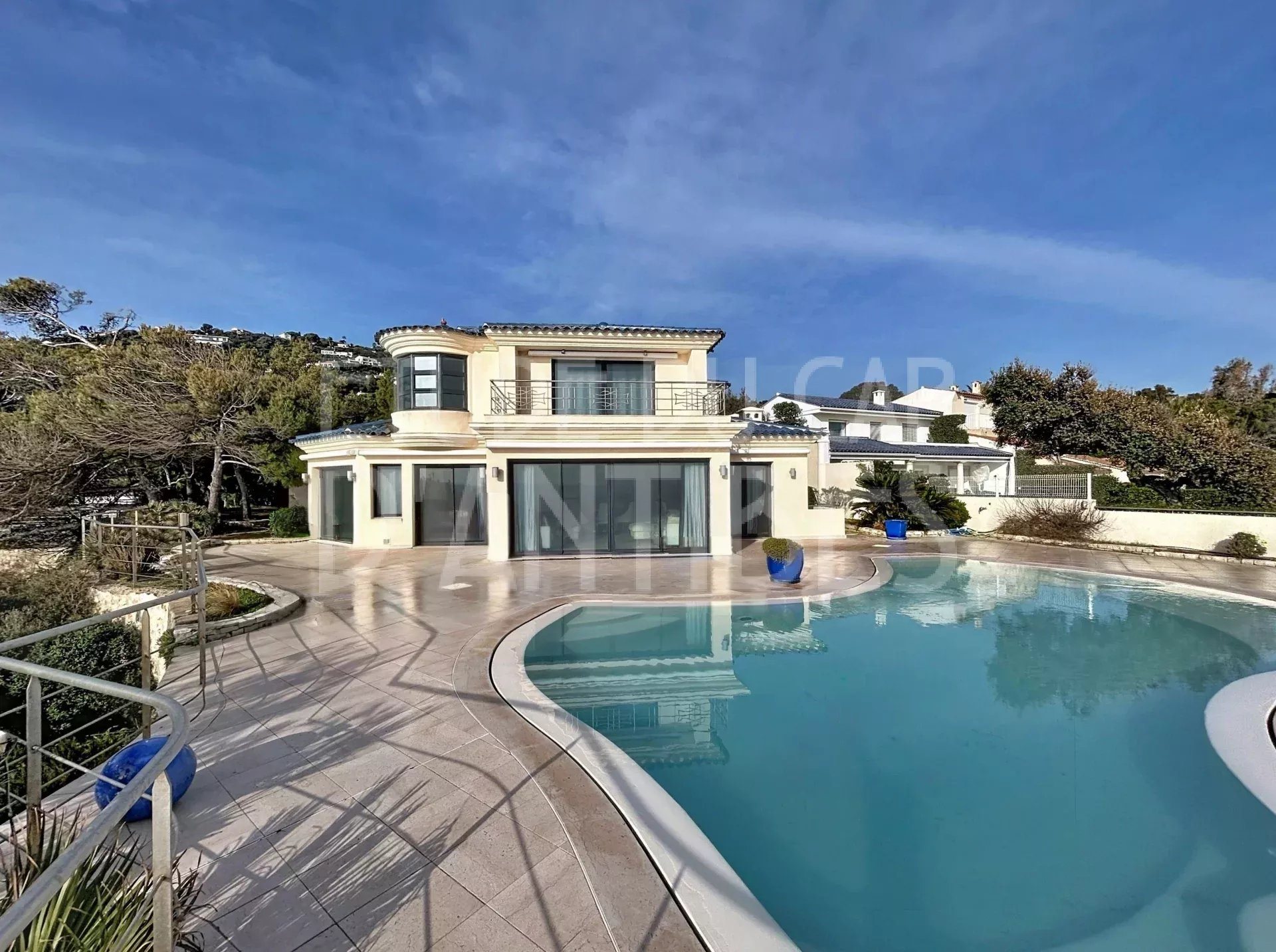Maison à vendre, 250m², Roquebrune-sur-Argens