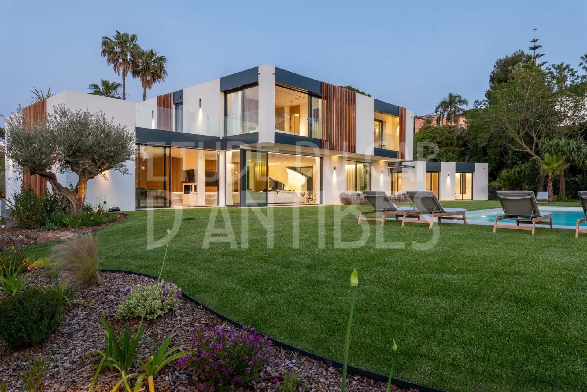Maison à louer, 480m², Antibes