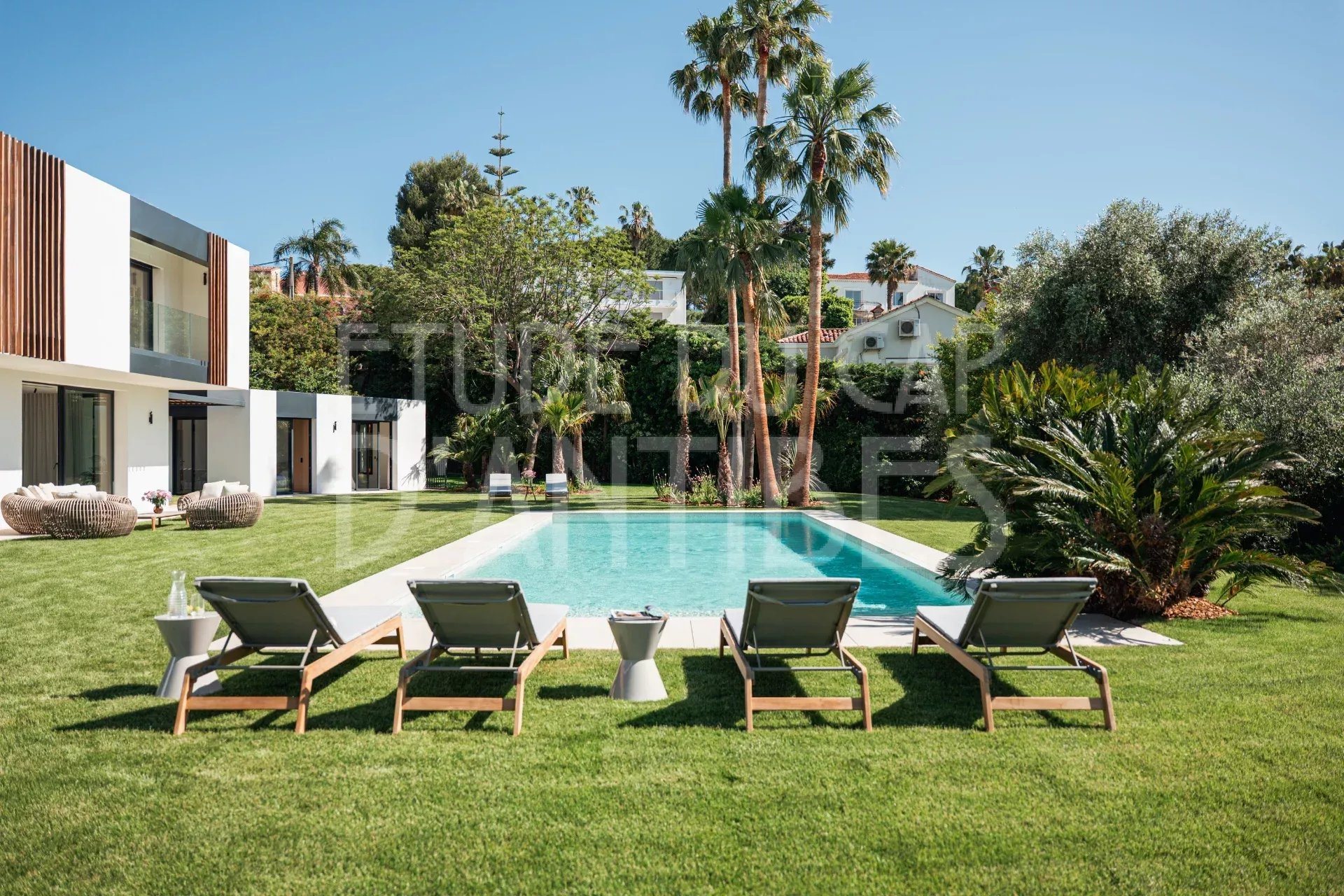 Maison à louer, 480m², Antibes