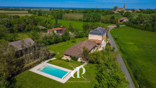 Maison 8 pièces 323 m² · à Castelferrus · 323 m² · 750 000 €