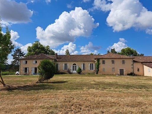 Maison 8 pièces 380 m² · à Cadillac-sur-Garonne · 380 m² · 682 000 €