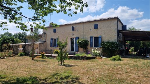 Maison 6 pièces 160 m² · à Sauveterre-de-Guyenne · 160 m² · 250 000 €