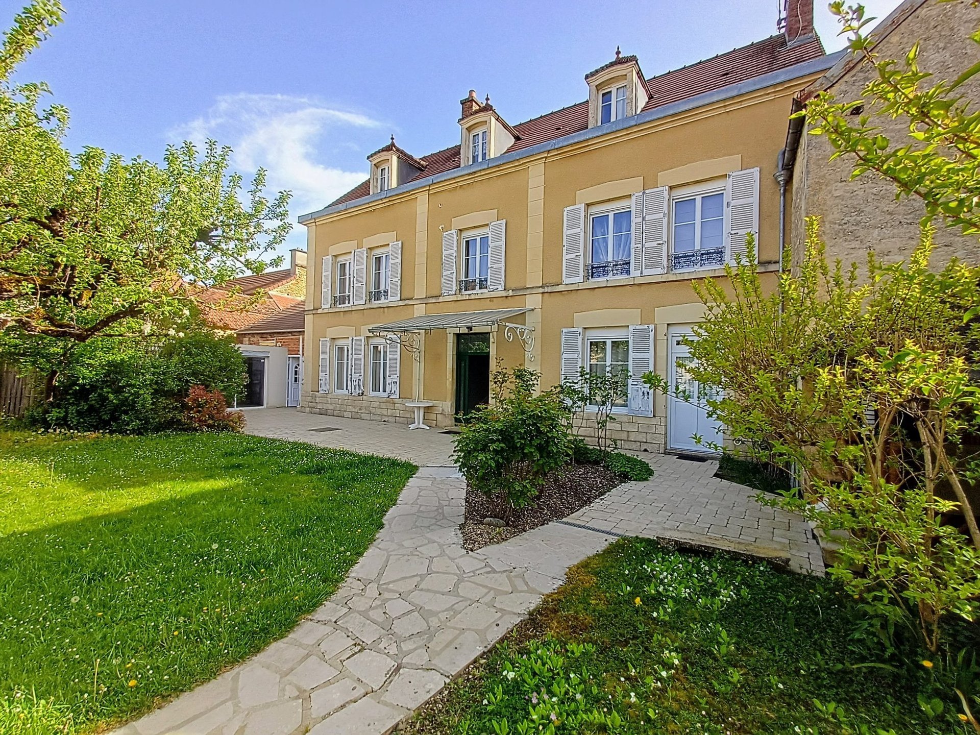 Maison à vendre, 188m², Lézinnes