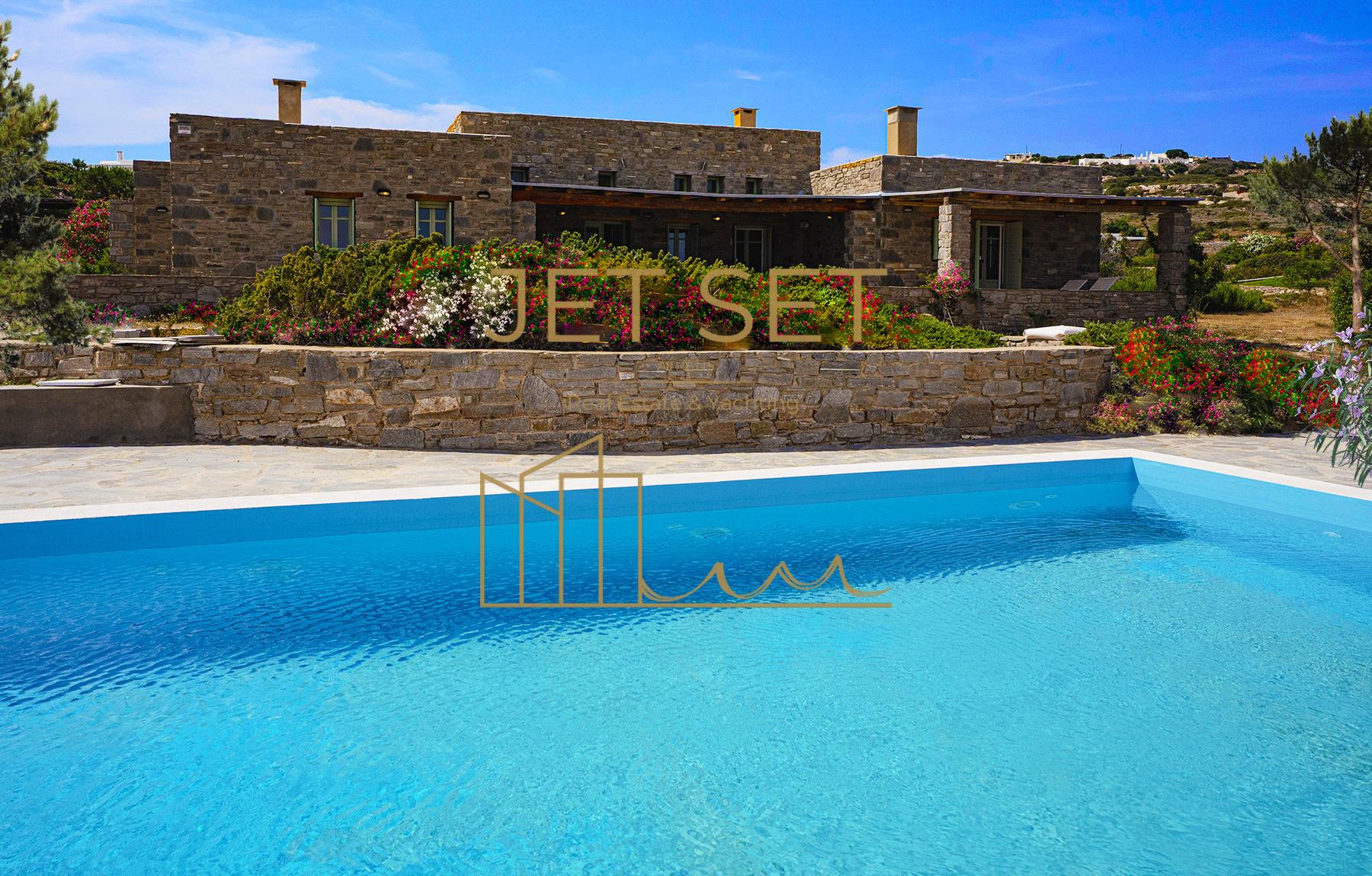 - Villa For sale, Paros, 300 sq.m., €2.600.000