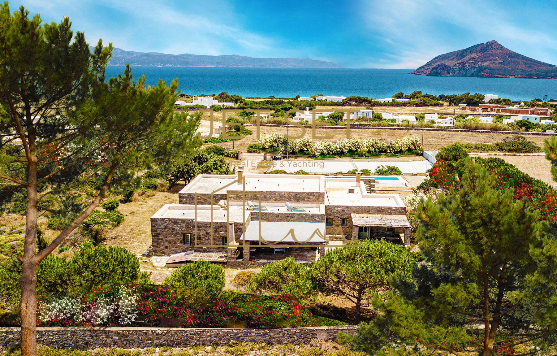 - Villa For sale, Paros, 300 sq.m., €2.600.000