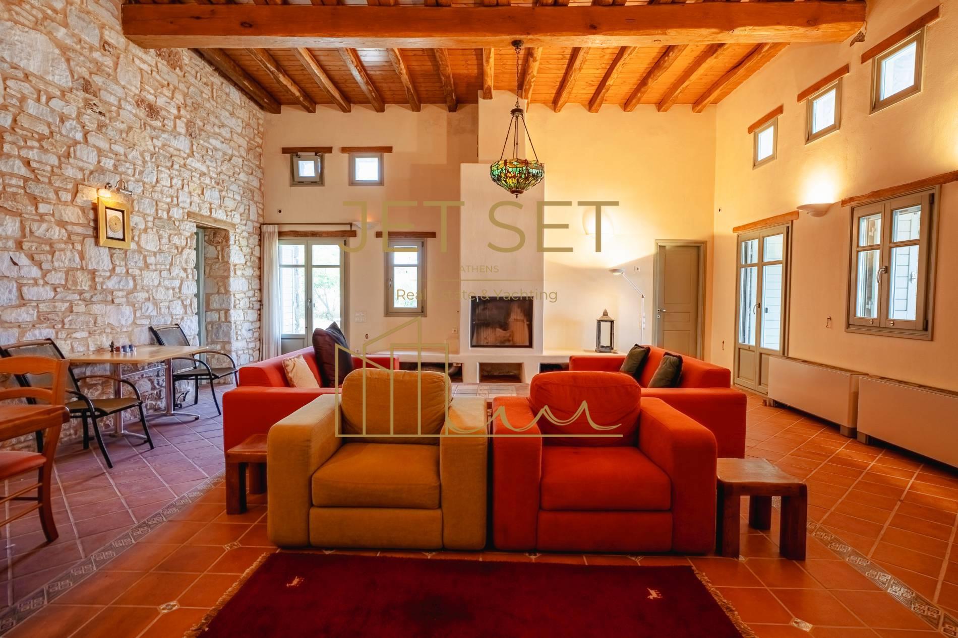 - Villa For sale, Paros, 300 sq.m., €2.600.000