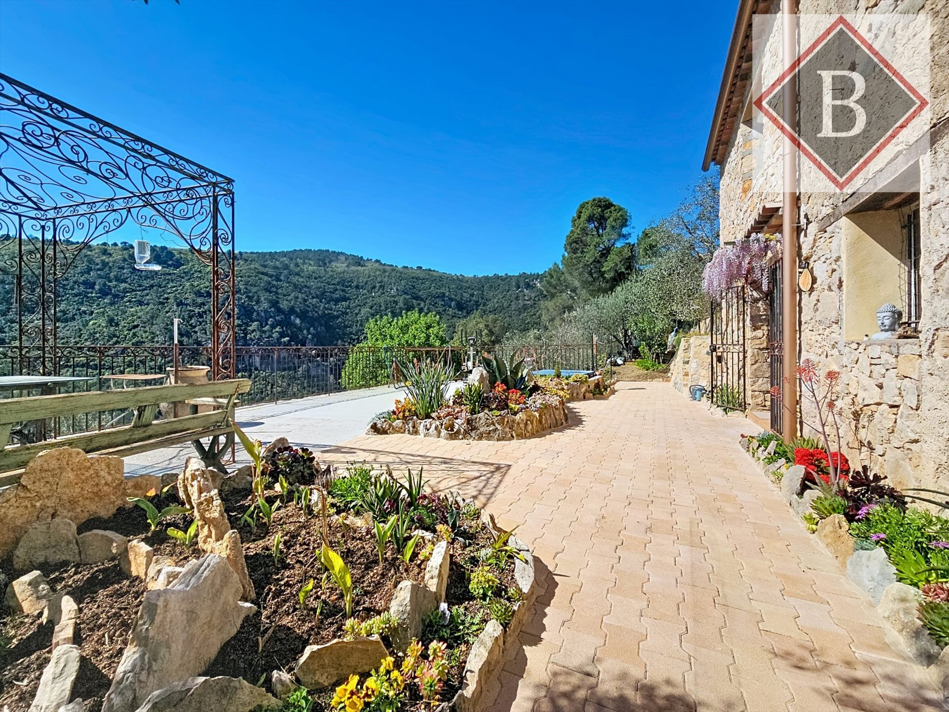 Maison à vendre, 100m², Saint-Cézaire-sur-Siagne