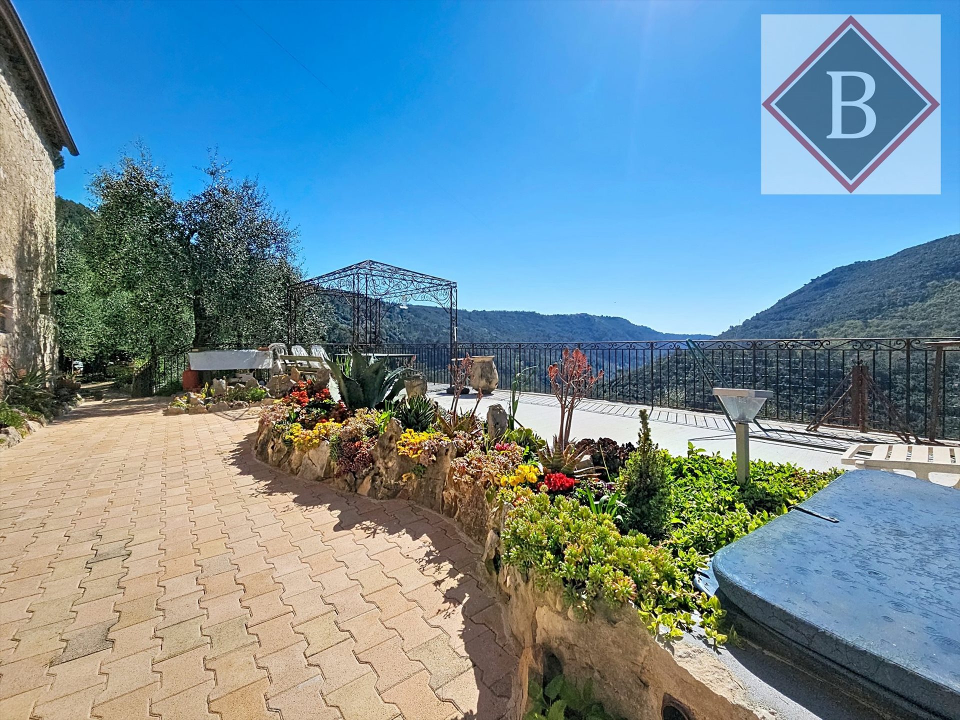 Maison à vendre, 100m², Saint-Cézaire-sur-Siagne