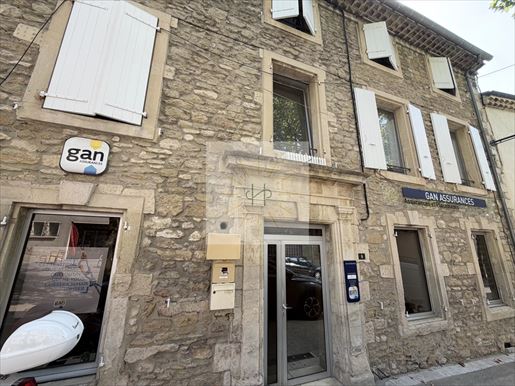Local commercial 3 pièces 70 m² · à Grignan · 70 m² · 225 000 €