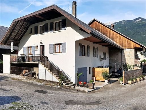 8 pièces 165 m² · à Doussard · 165 m² · 525 000 €