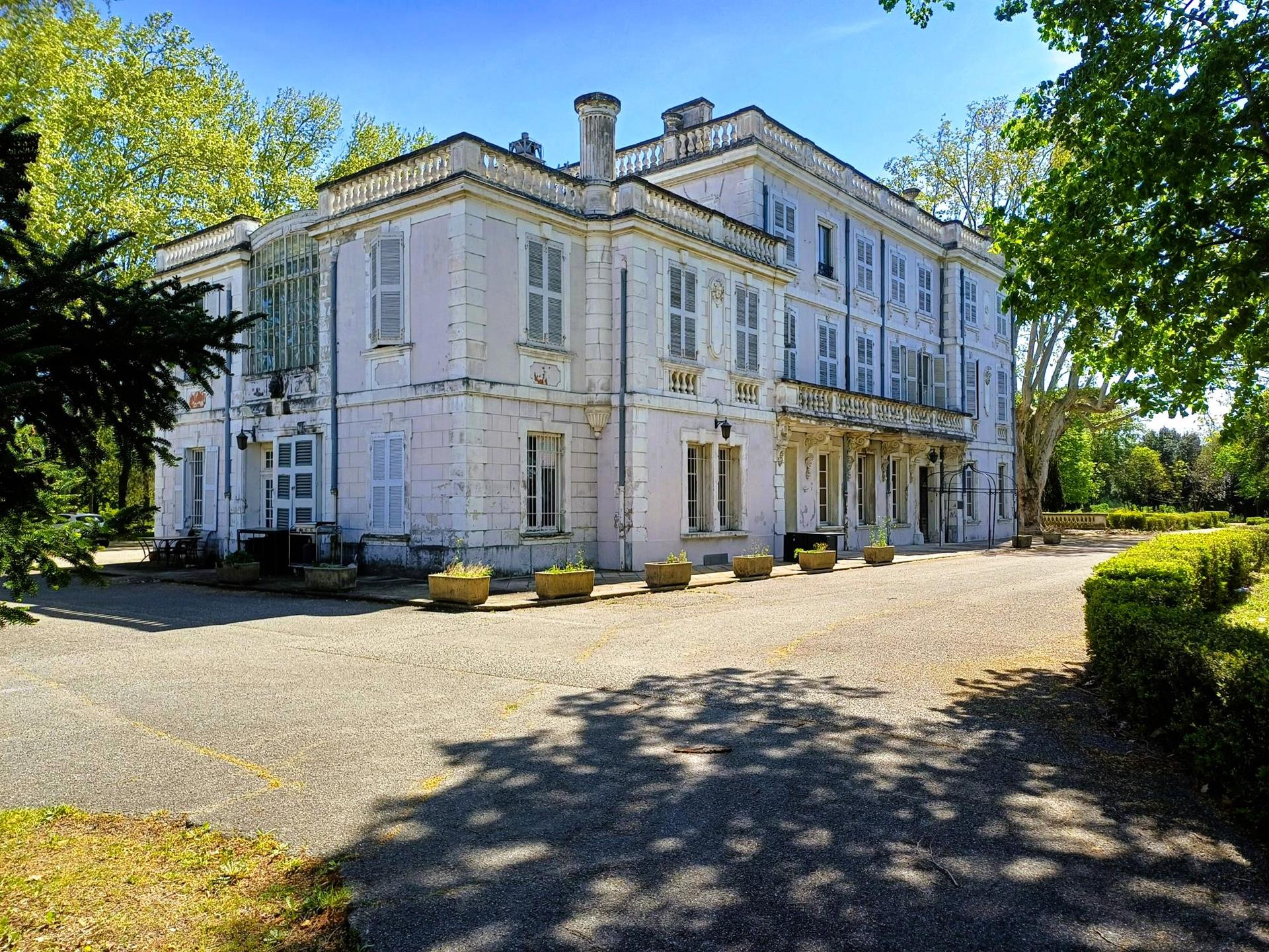 Maison à vendre, 1089m², Pierrelatte