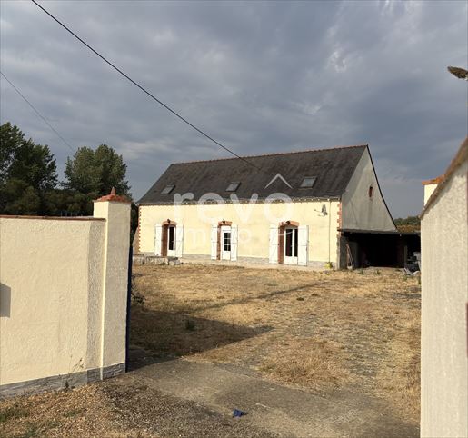 Maison 6 pièces 151 m² · à Sceaux-d'Anjou · 151 m² · 208 000 €