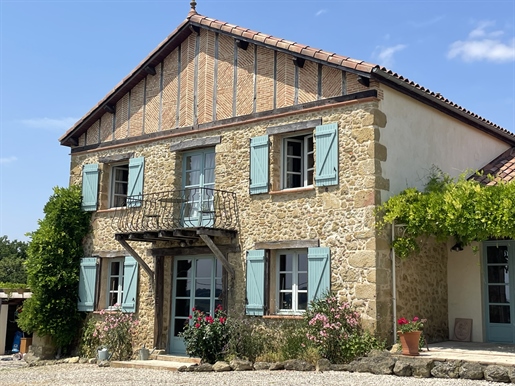 Maison 8 pièces 370 m² · à Seissan · 370 m² · 575 000 €