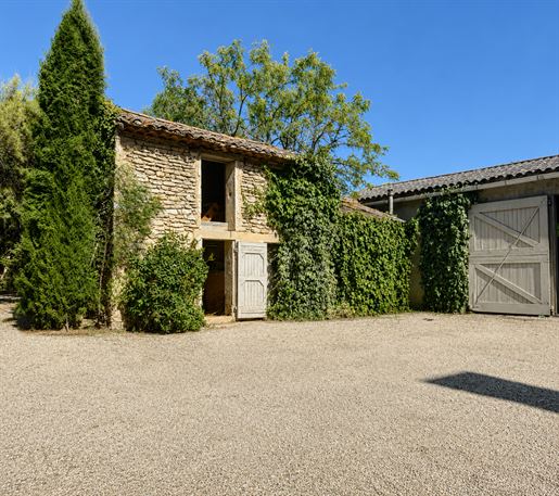 Cabrières-d'Avignon ancien pigeonnier avec hangar · 98 m² · 210 000 €