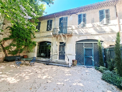 Maison 6 pièces 240 m² · à Saint-Rémy-de-Provence · 240 m² · 1 350 000 €