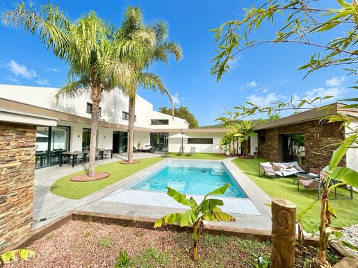 Maison 7 pièces 322 m² · aux Cluses · 322 m² · 790 000 €