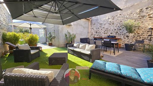 Maison 6 pièces 155 m² · à Saint-Julien-de-Coppel · 155 m² · 299 000 €