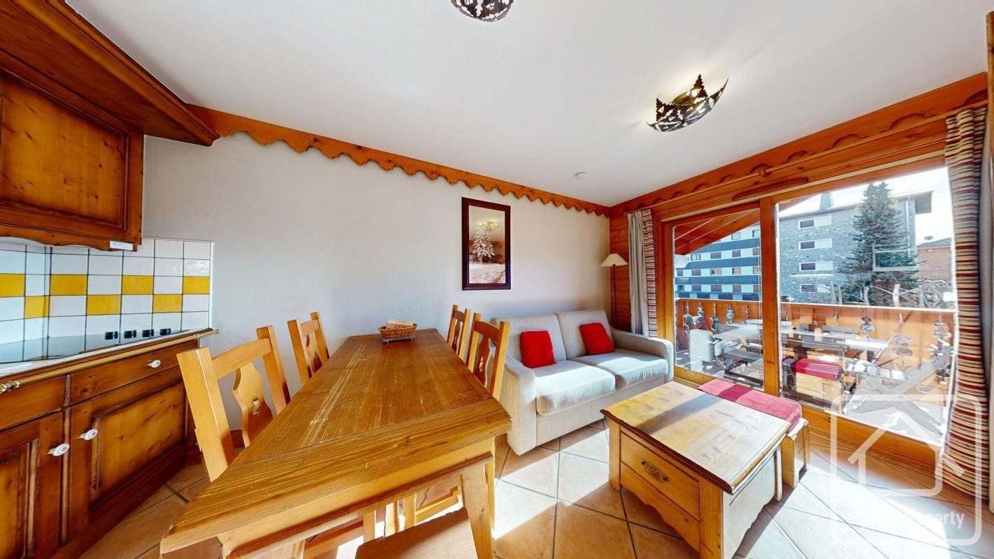 Furnished apartment under a commercial lease, with 2 bedrooms, 2 bathrooms, a cellar, a... - Plus