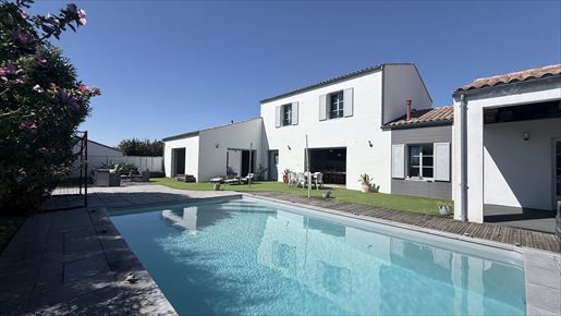 6 pièces 236 m² · à Saint-Rogatien · 236 m² · 798 000 €