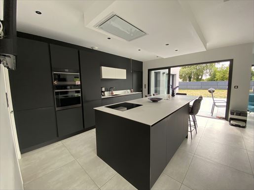Advert pic 0