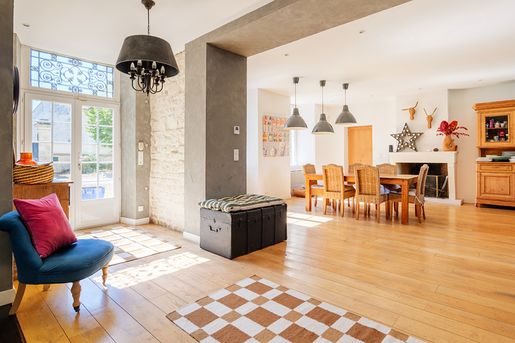 Maison 8 pièces 240 m² · à Sainte-Soulle · 240 m² · 1 029 000 €
