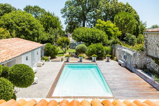 Maison 11 pièces 295 m² · à Mornac-sur-Seudre · 295 m² · 895 000 €