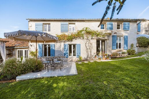 Maison 8 pièces 221 m² · à Dompierre-sur-Charente · 221 m² · 442 000 €