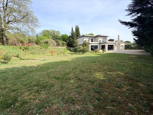 4 pièces 140 m² · à Montélimar · 140 m² · 698 000 €