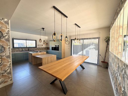 Maison 6 pièces 180 m² · à Montélimar · 180 m² · 422 000 €