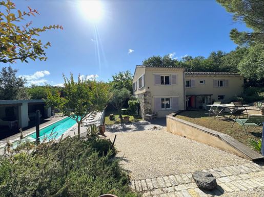 Maison 5 pièces 202 m² · à Malataverne · 202 m² · 685 000 €