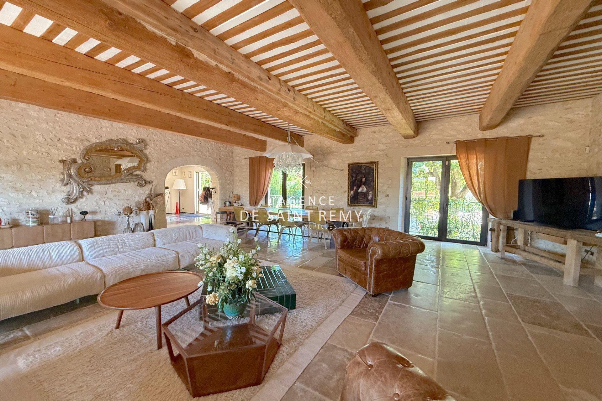 Maison à vendre, 300m², Mollégès
