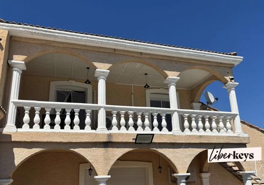 Maison 10 pièces 273 m² · à Canaules-et-Argentières · 273 m² · 495 000 €