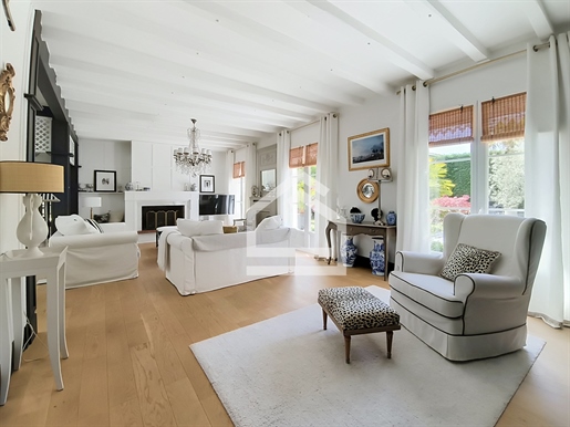 Maison 13 pièces 317 m² · à Mérignac · 317 m² · 1 490 000 €