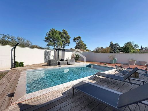 Maison 6 pièces 228 m² · à Izon · 228 m² · 550 000 €
