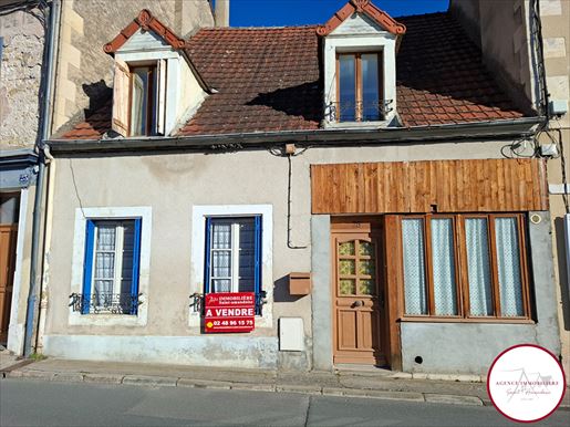 6 pièces 160 m² · à Saint-Amand-Montrond · 160 m² · 99 000 €