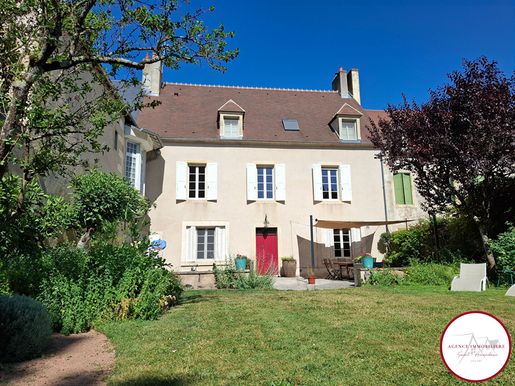 Maison 10 pièces 350 m² · à Saint-Amand-Montrond · 350 m² · 349 800 €