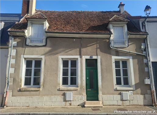 Maison 6 pièces 130 m² · à Saint-Amand-Montrond · 130 m² · 55 000 €