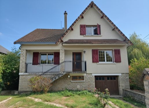 Maison 11 pièces 190 m² · à Saint-Amand-Montrond · 190 m² · 92 000 €