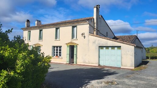 Maison 7 pièces 155 m² · à Prignac-et-Marcamps · 155 m² · 243 800 €