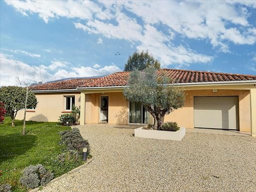 Maison 4 pièces 123 m² · à Saint-Etienne-de-Tulmont · 123 m² · 299 900 €